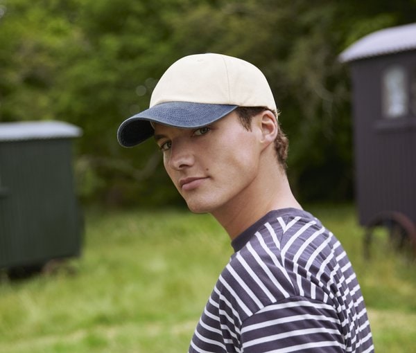 Contrasting 6-panel cap